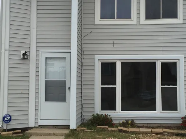 100 Thalia Trace Dr, Virginia Beach, VA 23452