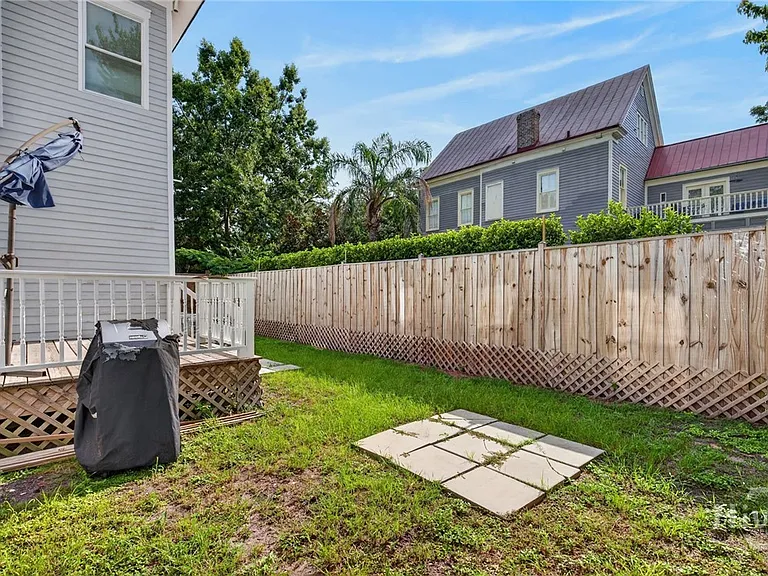 221 W Duffy St #A — Photo 38