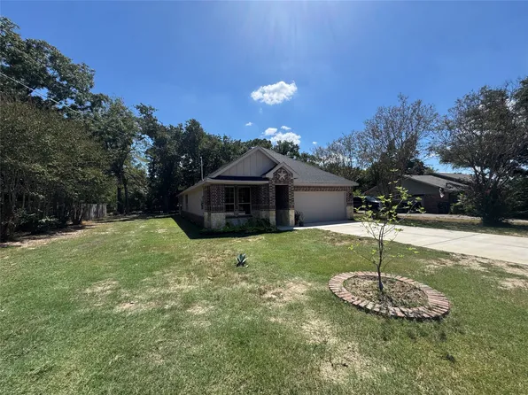 1093 Oak Ridge Dr, Terrell, TX 75160
