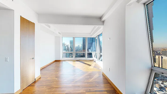 Sold by LEVEN Real Estate | media 2