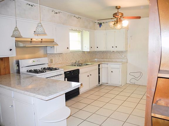 3rd image of 2430 11th St