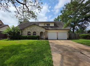 9723 Huntington Way Dr, Houston, TX 77099