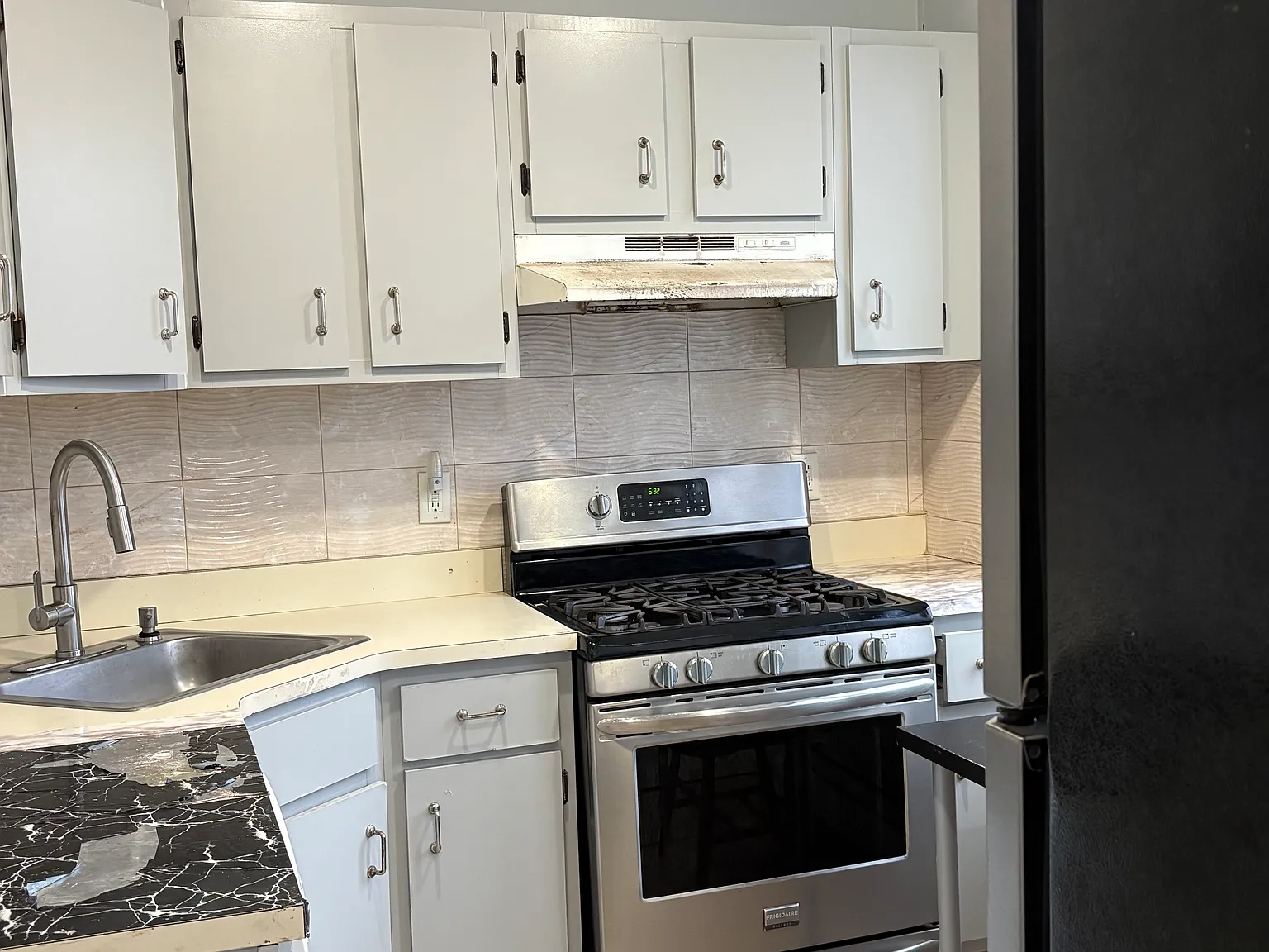 3 bed, 1075 sqft, $2,200 — Photo 1