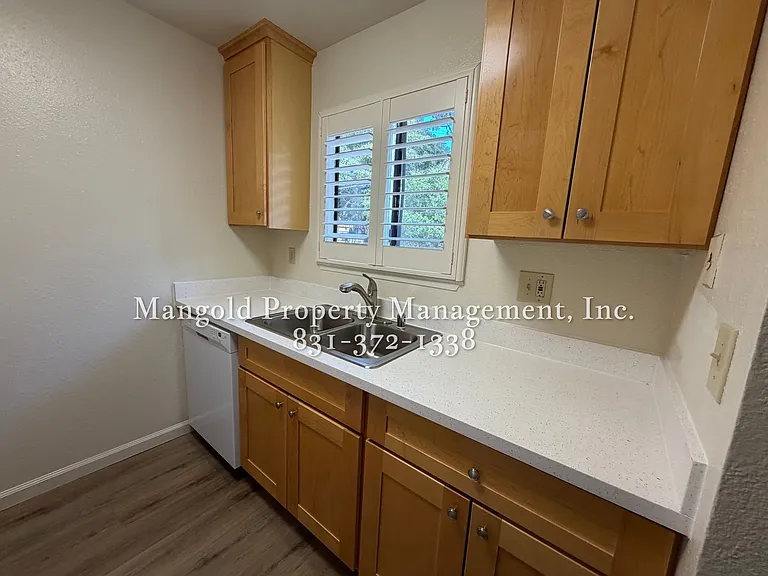 Huckleberry Hill Apartments — Photo 8