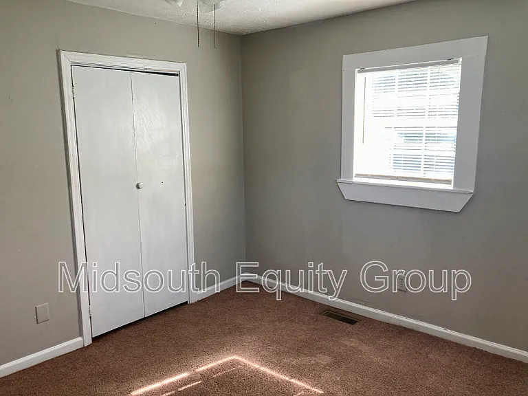 54 Monroe Ave — Photo 15