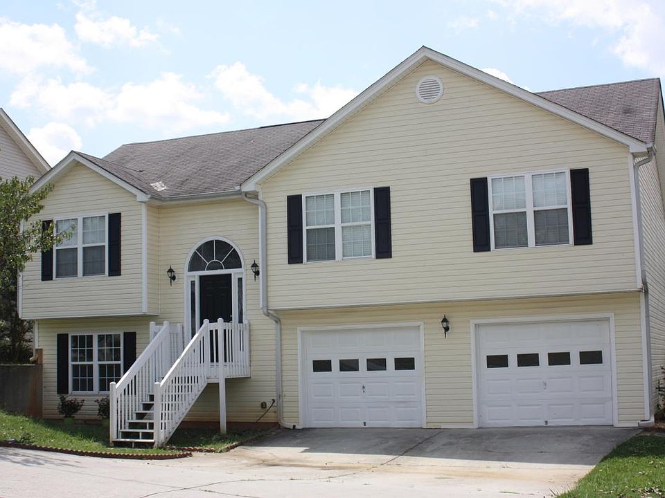 Large house with 2 car garage