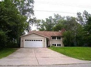 9429 Edward Dr, Brighton, MI