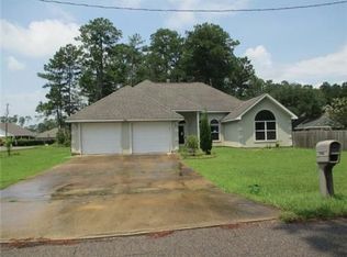 1924 Parkview Dr, Gautier, MS 39553