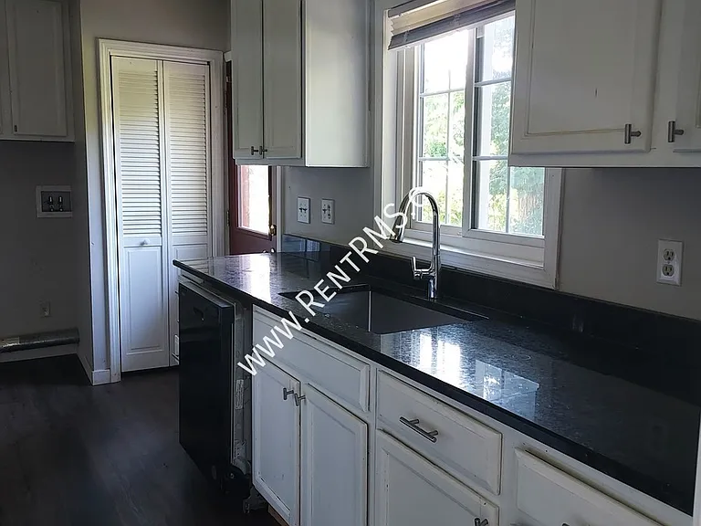 3379 SW Kirklawn Ave — Photo 7