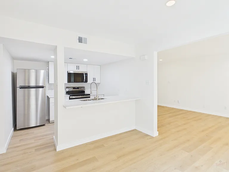 2124 Burton Dr #105 — Photo 2