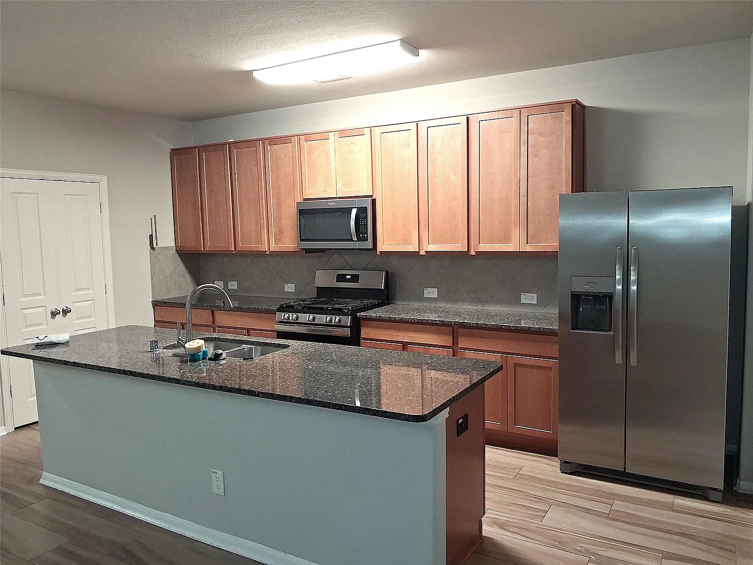 4 bed, 2.0 bath, 1872 sqft, $2,000 — Photo 4