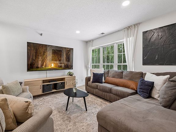 2nd image of 6040 Chasewood Pkwy APT 2