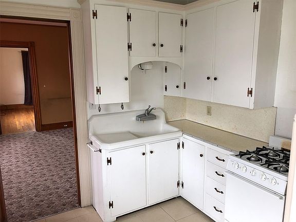 4th image of 83 N Main St APT 2