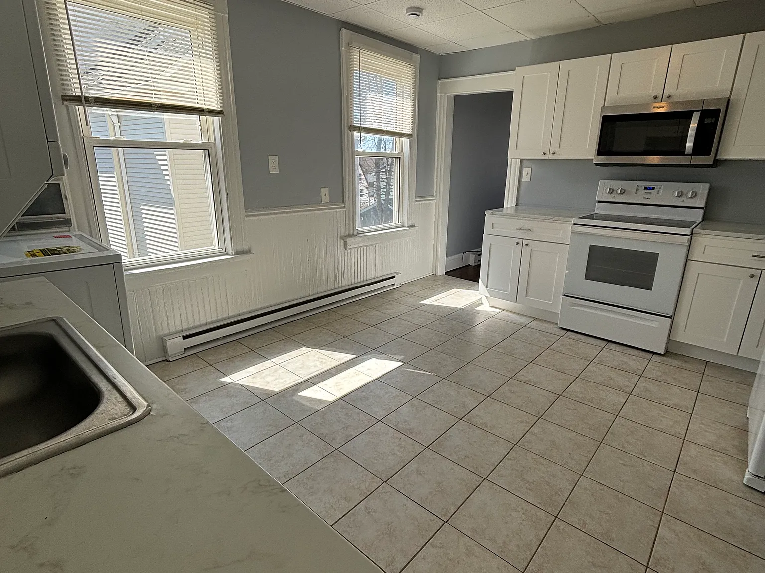 2 bed, 950 sqft, $1,800 — Photo 2