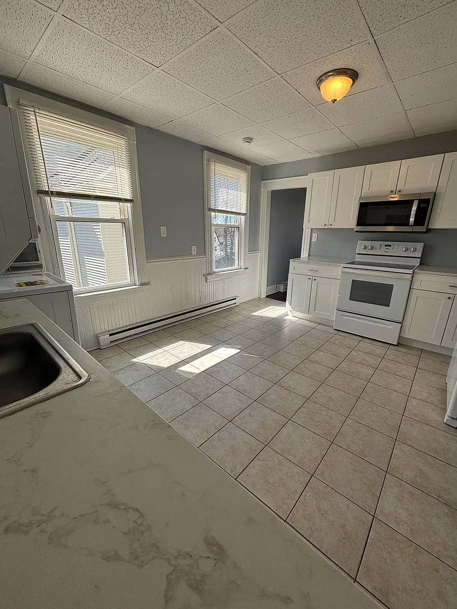 Building Photo - 136 Peace St #4