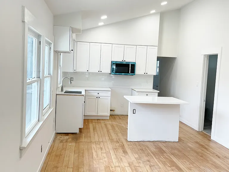 155 S Grand Oaks Ave — Photo 20