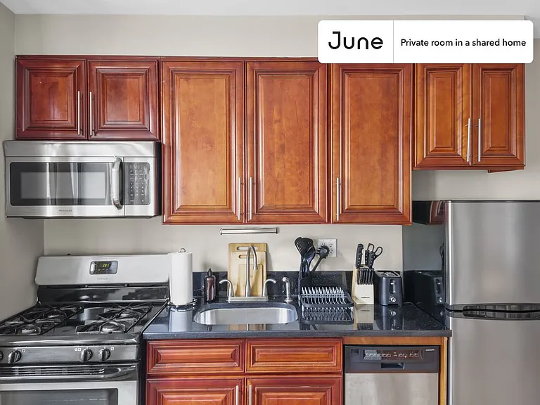 226 E 7th St #A — Photo 12