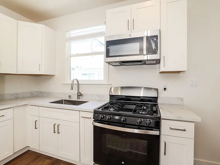 1633 Oxford St #C — Photo 12