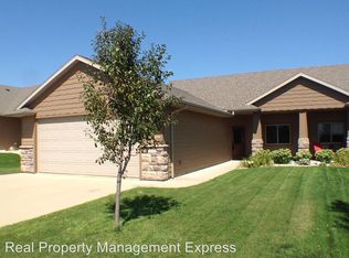 3208 E Woodsedge St, Sioux Falls, SD 57108