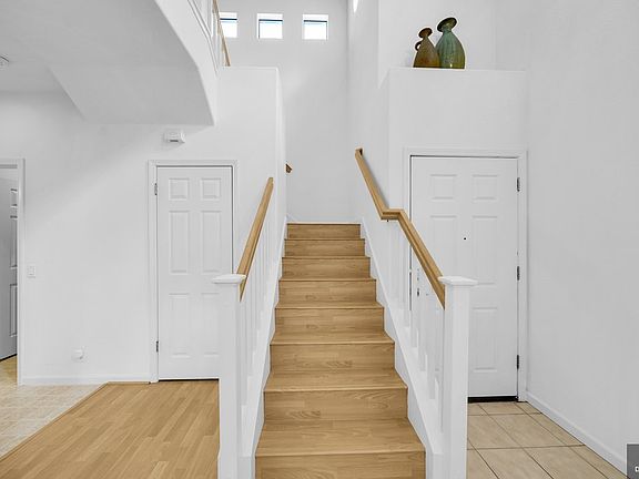 3rd image of 1776 Wayne Cir