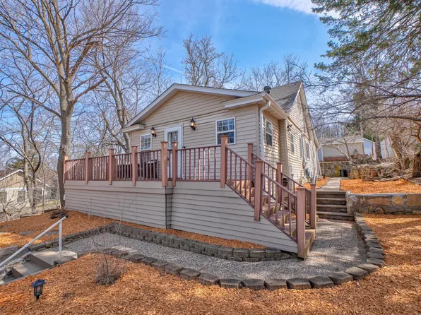 908 10th St, Hudson, WI 54016