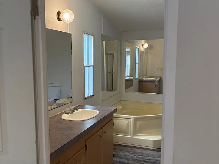 1101 Plaza St — Photo 10