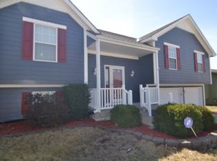 1609 Roberta Dr, Raymore, MO 64083