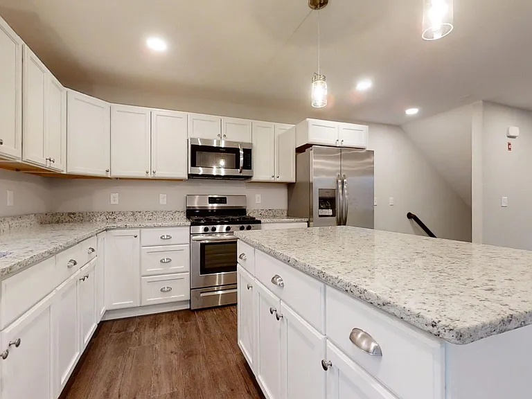 83 Pulaski St — Photo 6