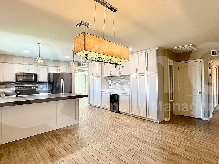 827 N 86th Way — Photo 7