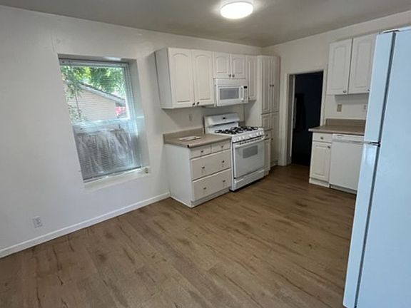 3rd image of 1213 Bond St