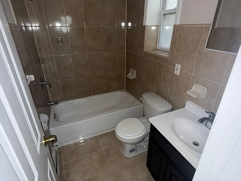 392 13th Ave #1 — Photo 3