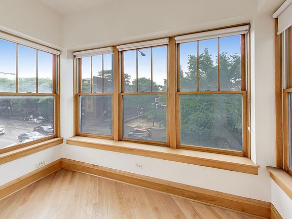5th image of 6741 N Sheridan Rd APT 2S