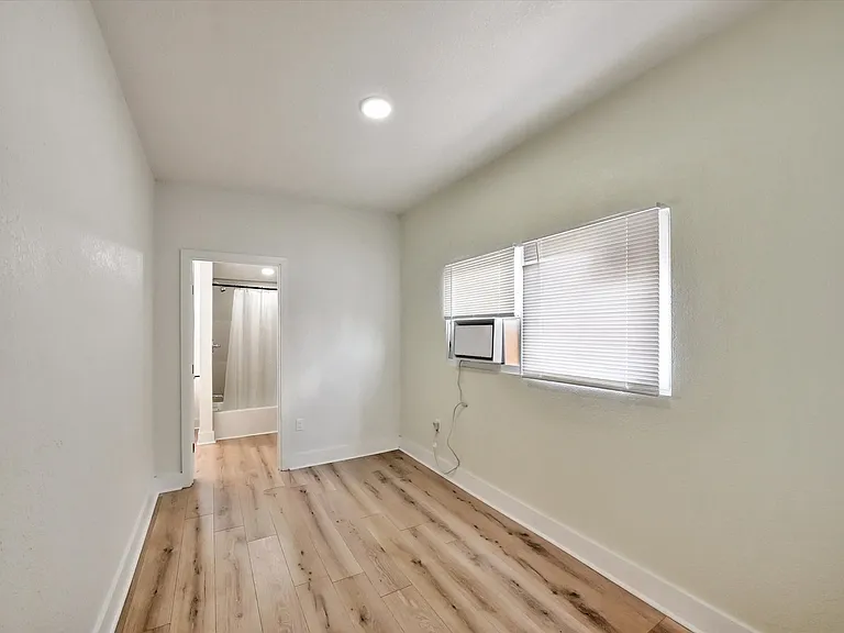 1411 SW 3rd St #2 — Photo 14