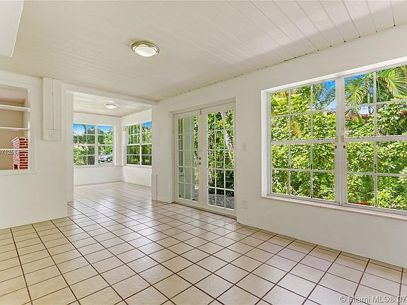 3rd image of 521 Zamora Ave