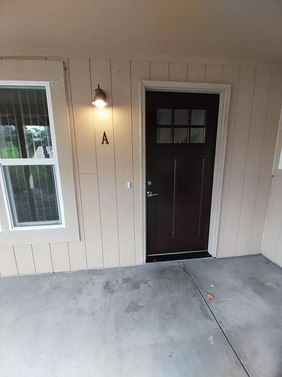 1401 SW G St Unit A photo 1
