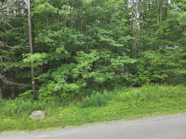 3642 Hidden Lake Dr, Lake Ariel, PA 18436