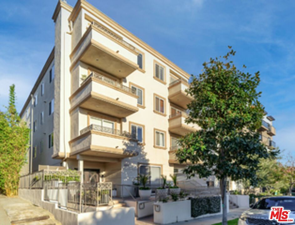 1st image of 2224 Fox Hills Dr APT 101