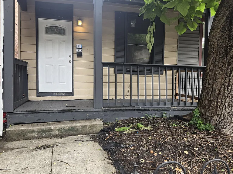 1310 Greenup St — Photo 1
