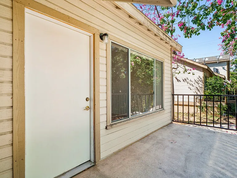 220 W Truslow Ave — Photo 39