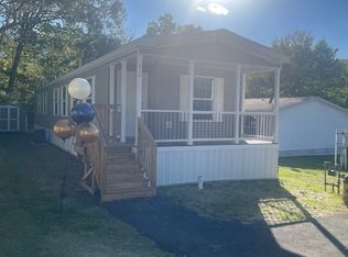 Cavco 617CD Camelot Woods Plan, Camelot Woods, Altoona, PA 16601