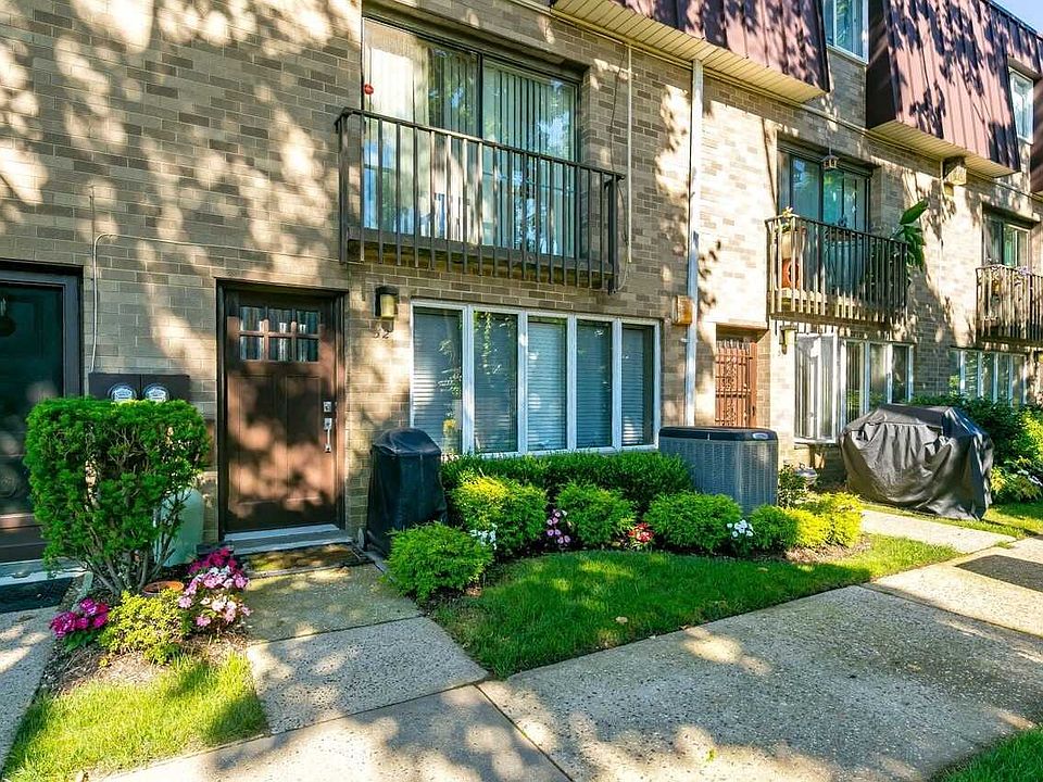 1st image of 200-52 Hilton Ave