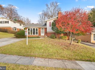8 Maxim Ln, Rockville, MD 20852
