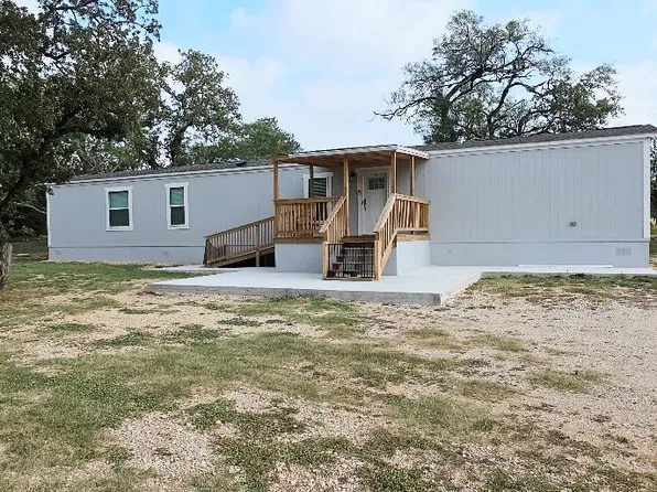 151 Lueb Ln, Seguin, TX 78155