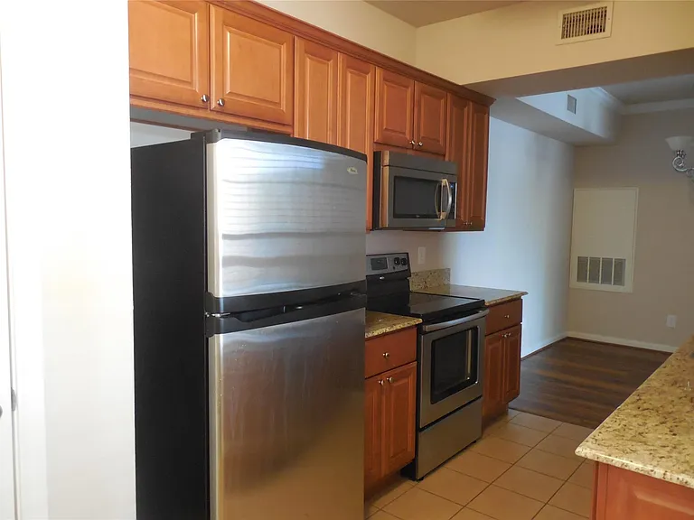 2255 Braeswood Park Dr #218 — Photo 9