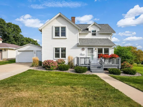 614 E Division St, Dodgeville, WI 53533