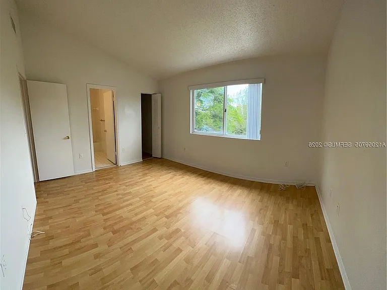 6225 Kendale Lakes Cir — Photo 4