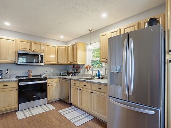 3rd image of 18 Beech St