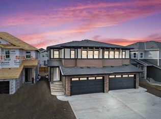 471 W Kinniburgh Loop, Chestermere, AB T1X0T9