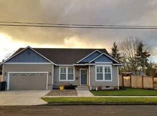 414 S 7th St, Independence, OR 97351