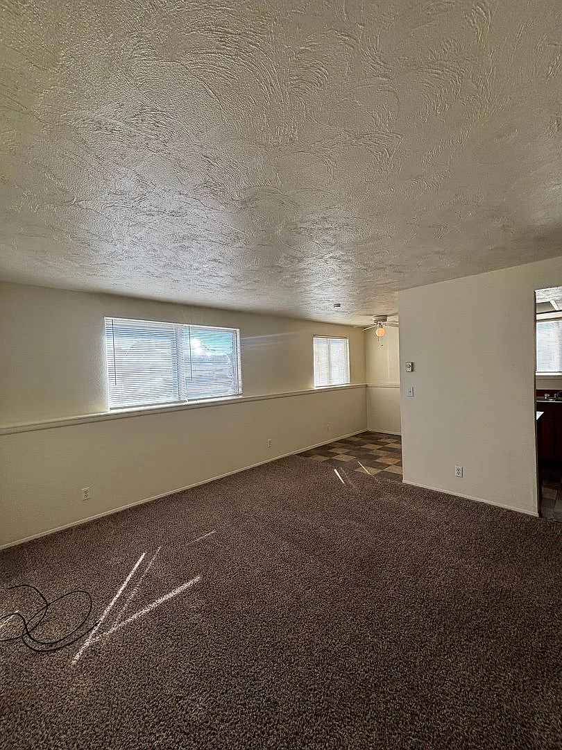 538 Chastain — Photo 2